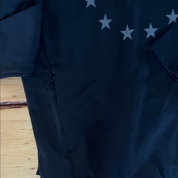 Under Armour Black Hoodie - Picture 6 of 7